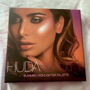 Huda palette, highlighter smooths and perfect